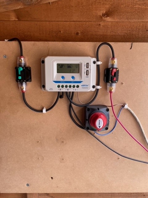 solar charge controller.jpg